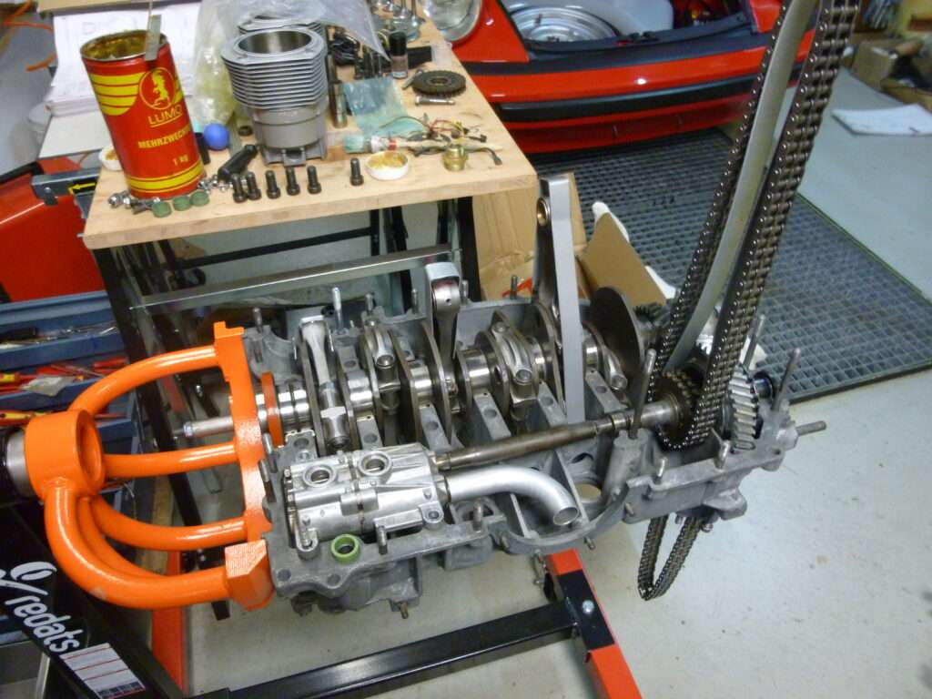 Porsche 911 Motor im Aufbau